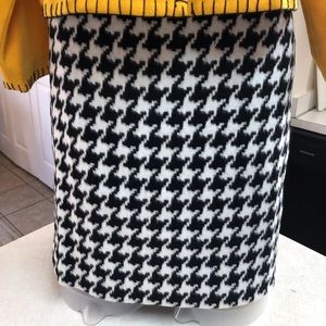 Talbots petite Hounds tooth faux wool skirt